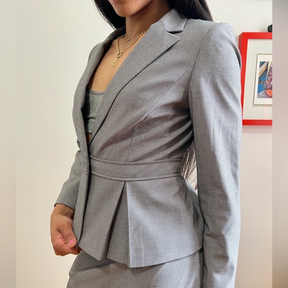 CALVIN KLEIN WOMENS WORK SUIT - Picture 2 of 3